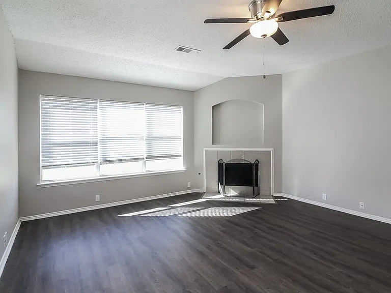 822 Cascade Dr — Photo 3