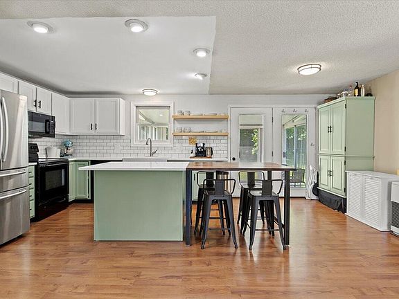 4th image of 23 Tamarack Drive