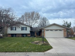 1330 Carrilon Woods Dr, Dayton, OH 45458