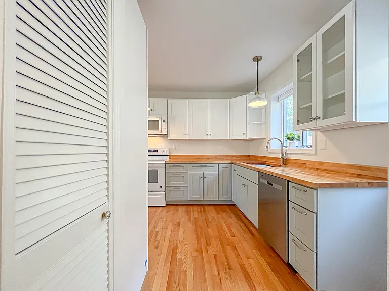 22 Crescent Ave — Photo 13