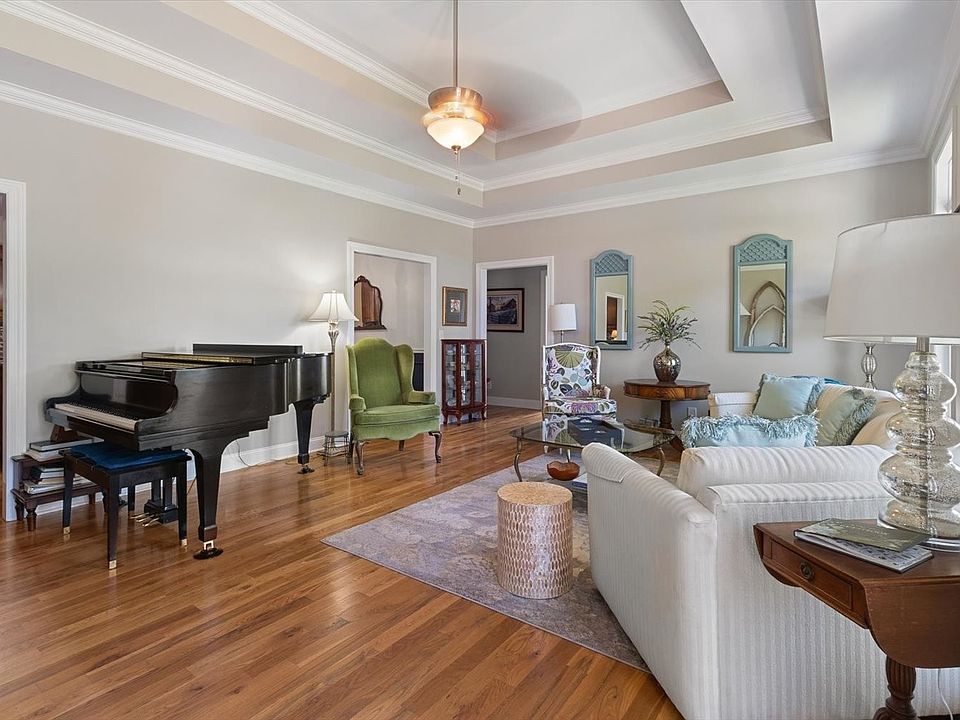 1st image of 605 Compton Ln