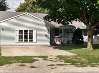 450 9th St, Lincoln, IL 62656