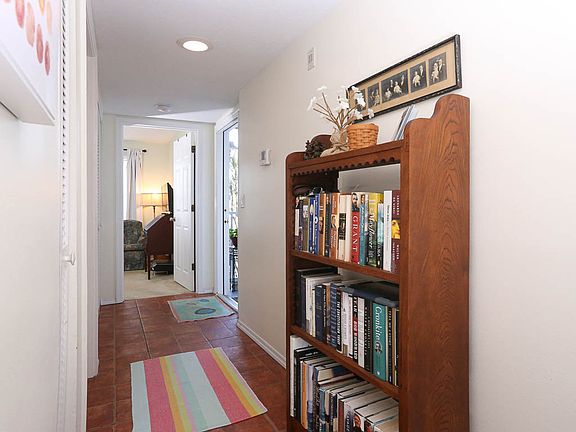 4th image of 4410 Warren Ave APT 304