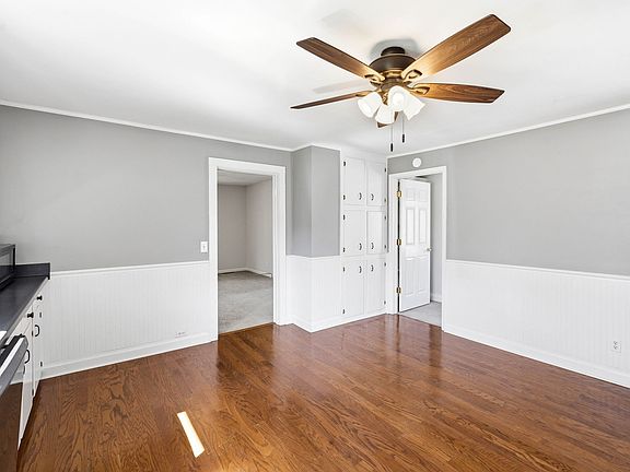 4th image of 9127 Versailles Rd