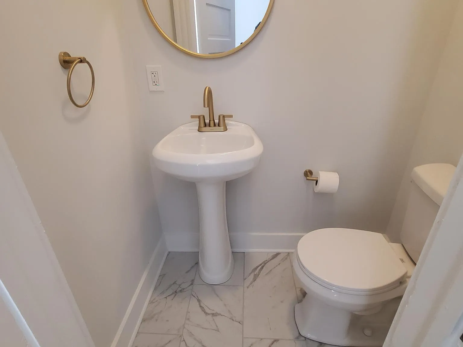 3 bed, 1.5 bath, 1700 sqft, $2,100 — Photo 3