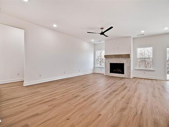 3rd image of 25 Fields Ln