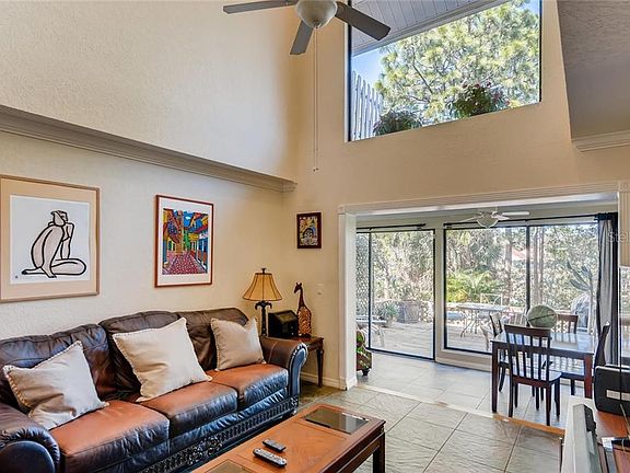 4th image of 161 Crown Point Cir