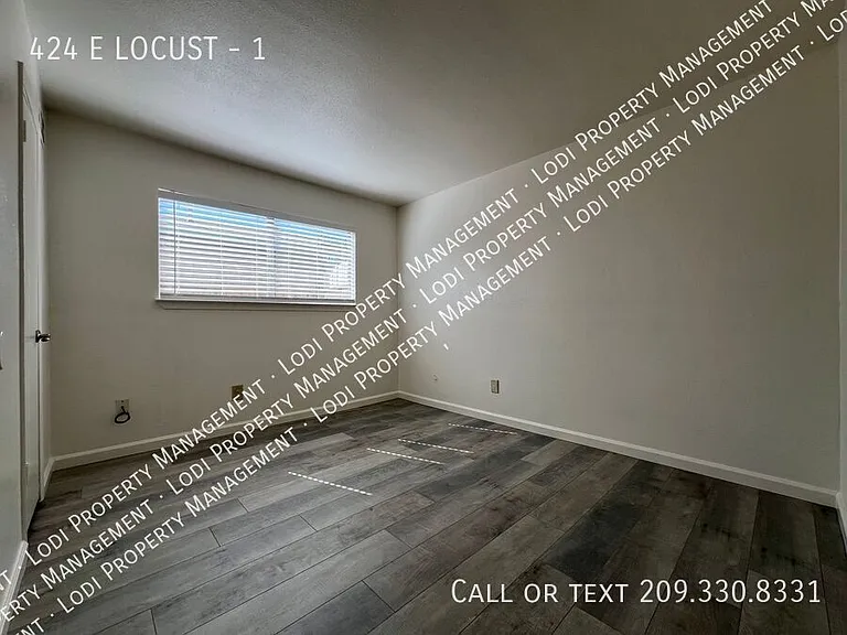 424 E Locust St #1 — Photo 7