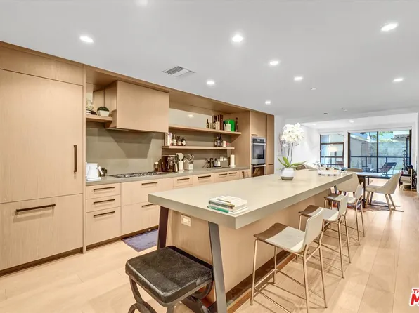 10777 Wilshire Blvd #209, Beverly Hills, CA 90024