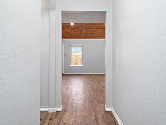 5th image of 2214 Spring Oak Ln