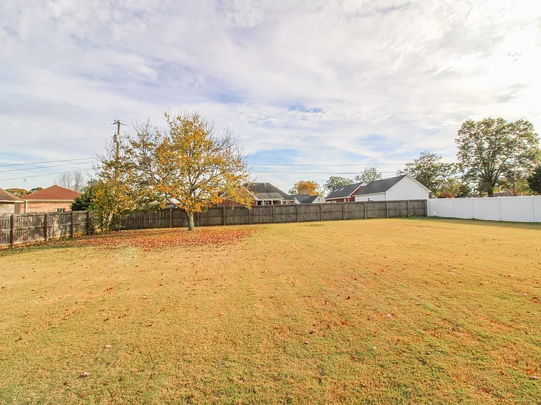17524 Martin Dr — Photo 57