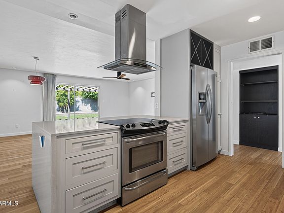 5th image of 308 W TOWNLEY Avenue