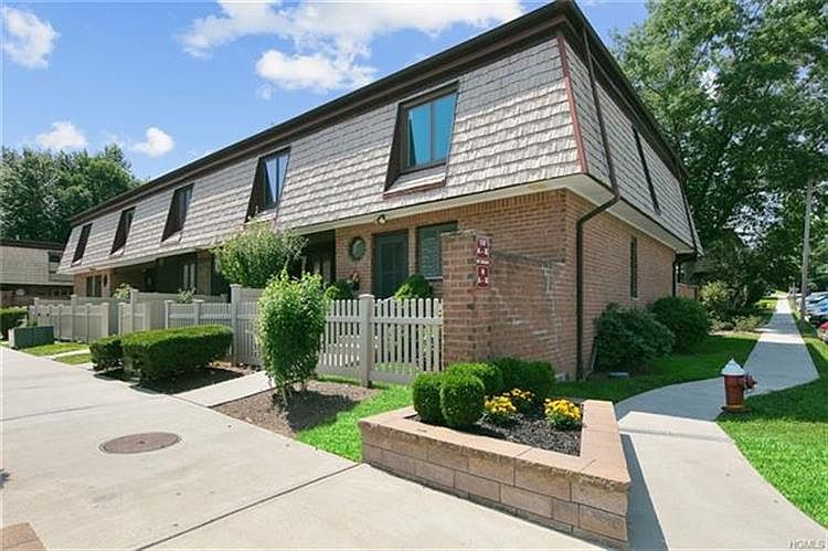 1st image of 8A Heritage Dr