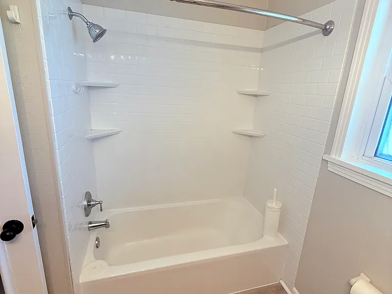 413 Lynn St — Photo 15