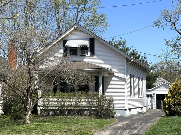 3724 Watterson Rd, Cincinnati, OH 45227