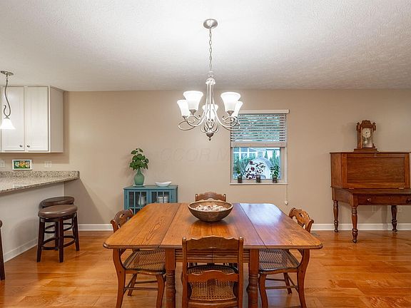 3rd image of 483 Forestwood Dr