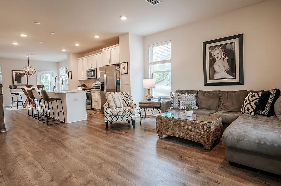 4 bed, 3.5 bath, 2008 sqft, $3,750 — Photo 4