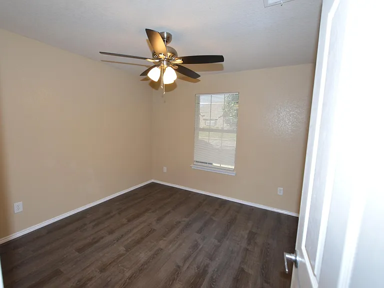 509 Cypress Ct — Photo 10