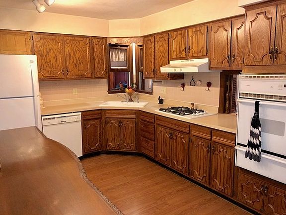 5th image of 6192 Buttercup Ln
