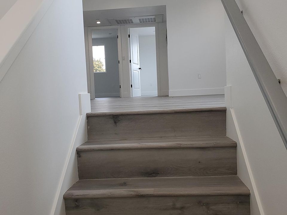 1st image of 1622 W 36th Pl #32yghgmnc