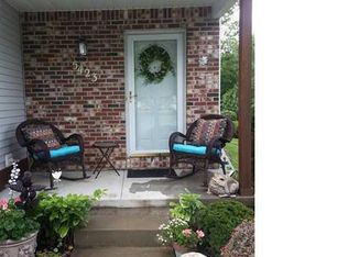 5423 Village Station Cir, Williamsville, NY