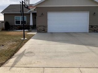 2228 Caldera Dr, Dickinson, ND 58601