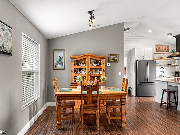 3rd image of 5013 Dania Cir