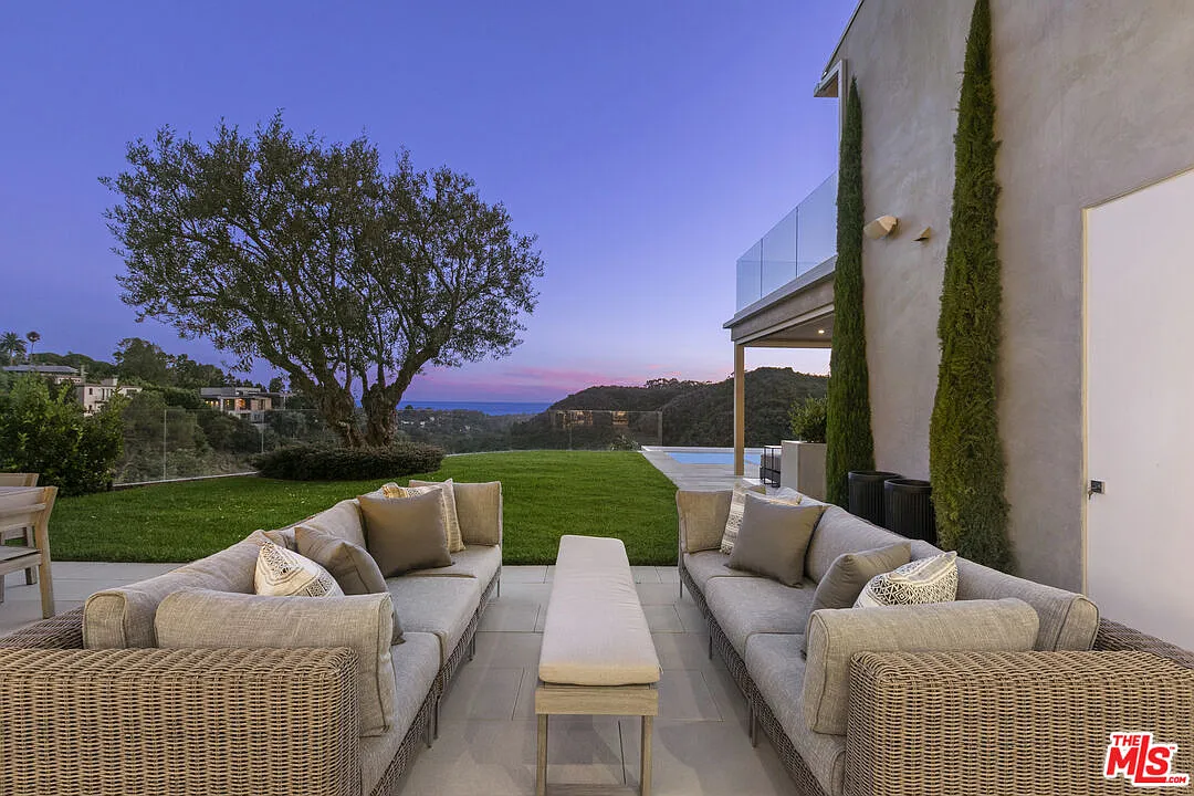 5 bed, 7.0 bath, 6207 sqft, $55,000 — Photo 4