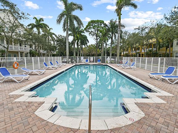2nd image of 334 W Thatch Palm Circle #102