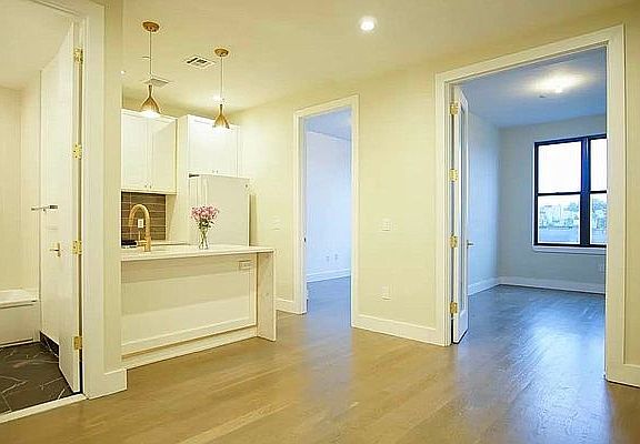 2nd image of 162 Stuyvesant Ave APT 3F