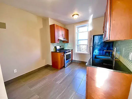 Rented by Amorelli Realty | media 2