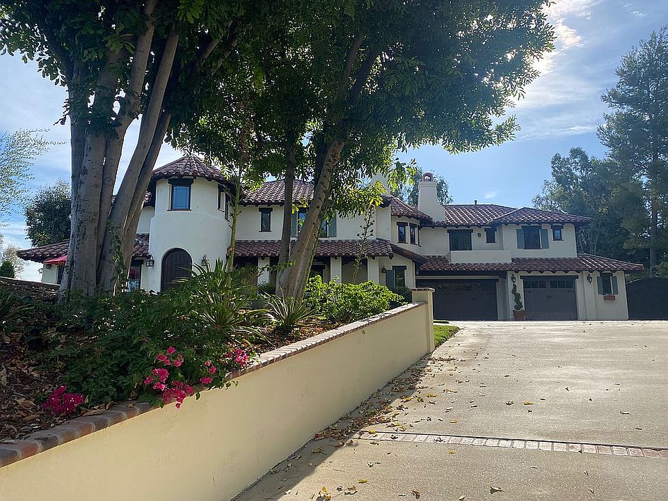1st image of 30595 Country Club Dr