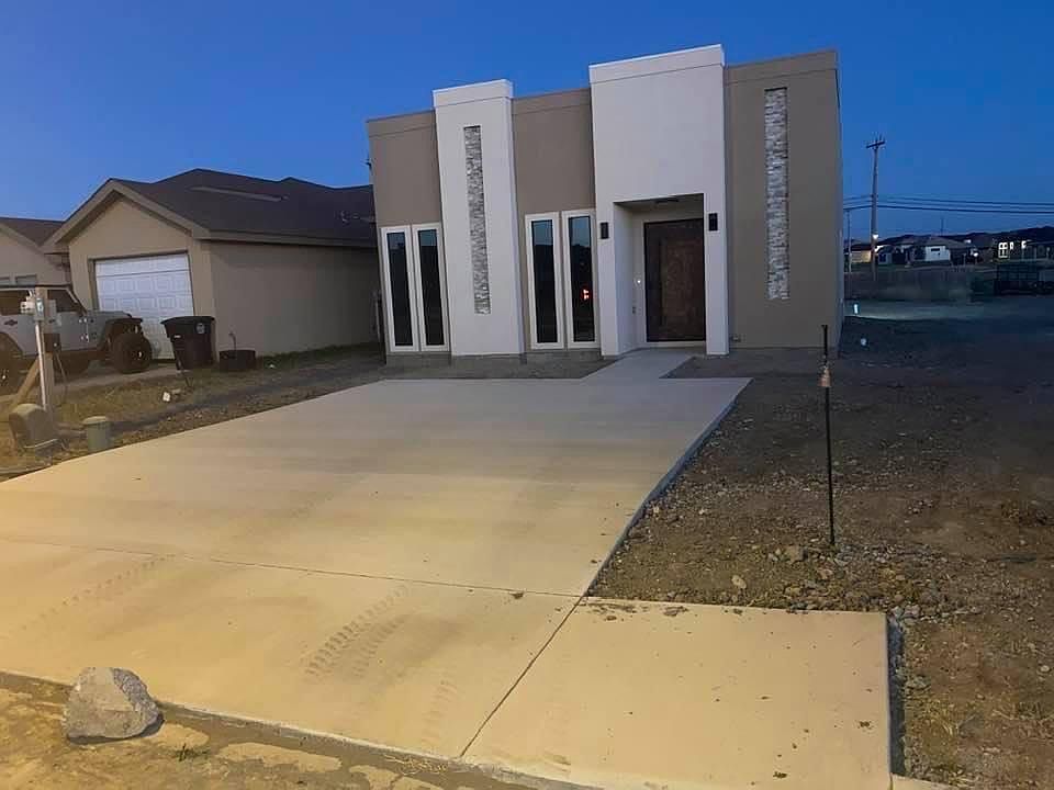 1st image of 2376 Oak Breeze