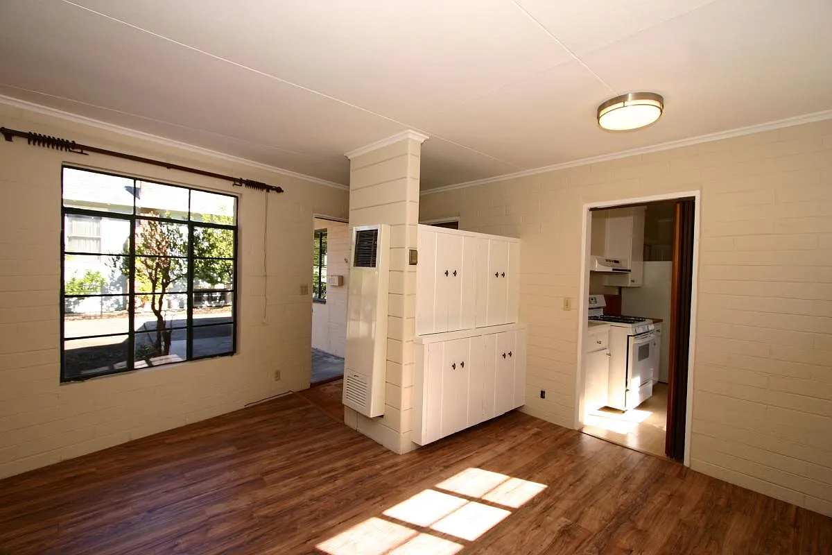 431 Oxford Avenue — Photo 3