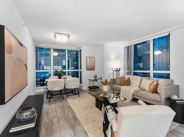 1238 Melville St #1506, Vancouver, BC V6E 4N2