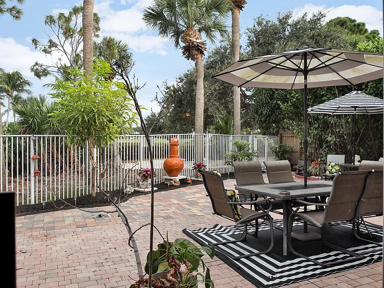 2070 Chagall Cir — Photo 52