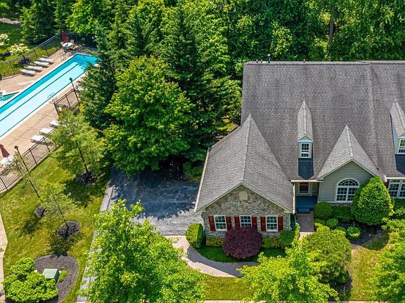 3rd image of 340 Lauren Hill Ct #1