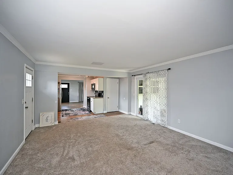409 Glenn St — Photo 11