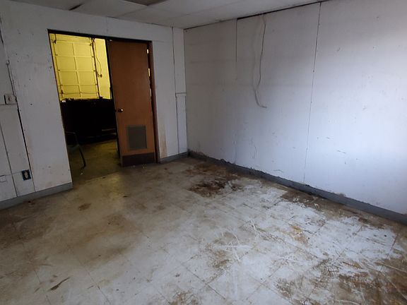 5th image of 2270 Harper Rd