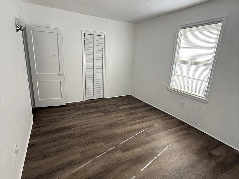 656 NE Lake Dr — Photo 10
