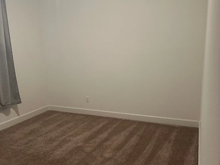 660 Headley Ln — Photo 3