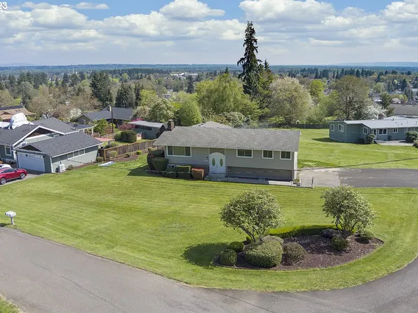 59916 Hilltop Dr, Saint Helens, OR 97051