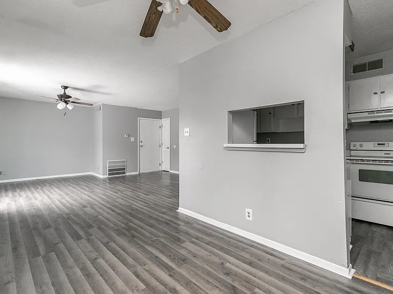 404 21st Avenue Pl #404 — Photo 7
