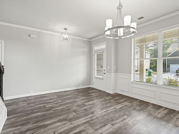 5th image of 2490 Overlook Ave