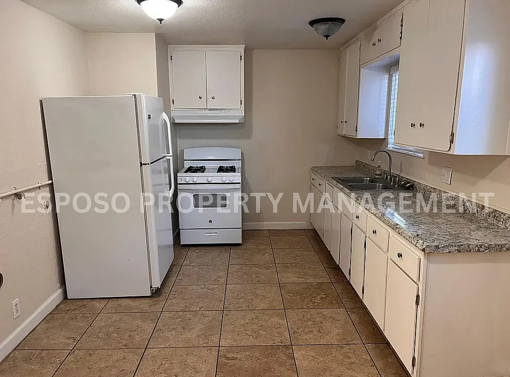 3 bed, 1100 sqft, $1,450 — Photo 1