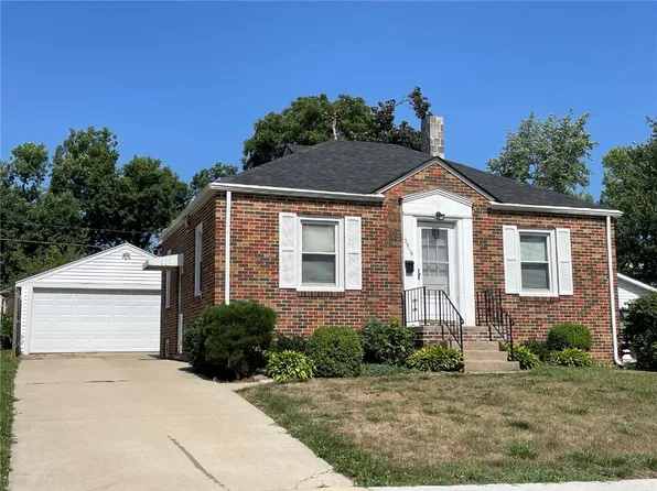 3916 Hart Ct NE, Cedar Rapids, IA 52402