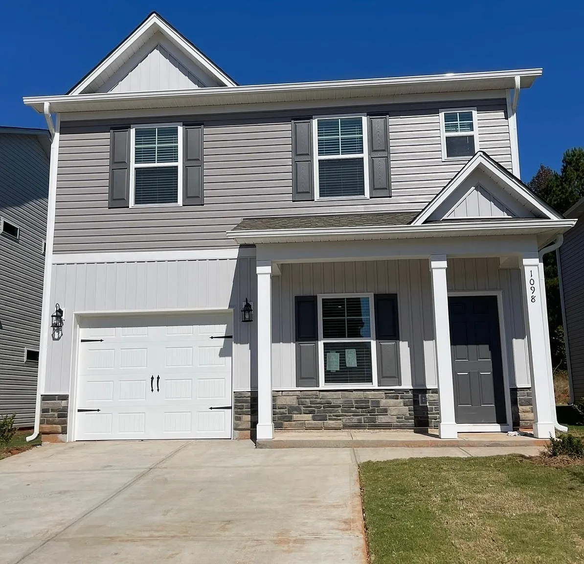 4 bed, 1930 sqft, $2,100 — Photo 1