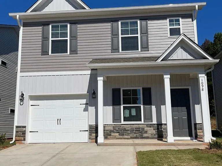 1098 Silverbend Trl — Photo 1