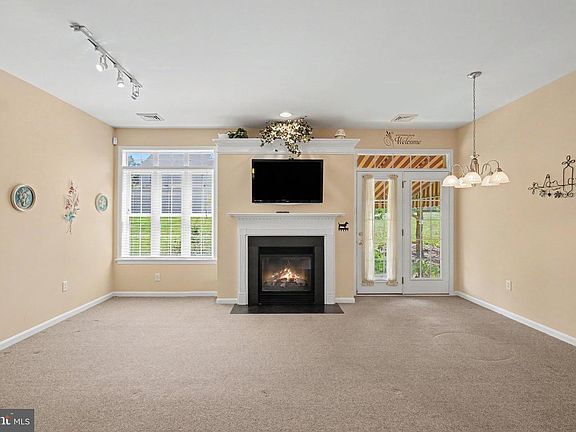 2nd image of 958 Elm Ave