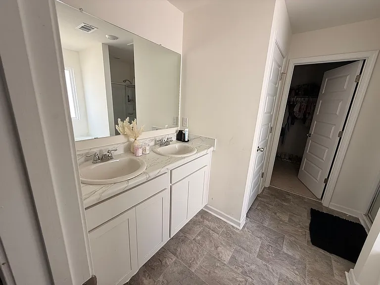 1435 Village Brook Dr — Photo 2